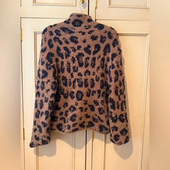 Skims Leopard Pullover. Cozy Fleece. Excellent Condition. Size Medium. - Picture 5 of 6